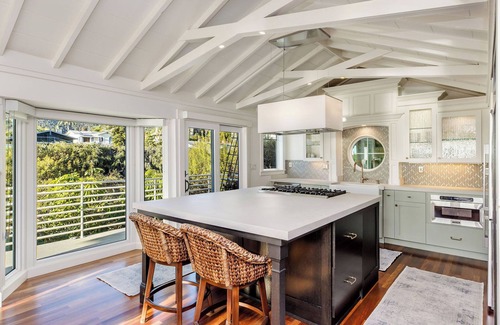 South Laguna House | A home straight out of one of your favorite Nancy Meyers films