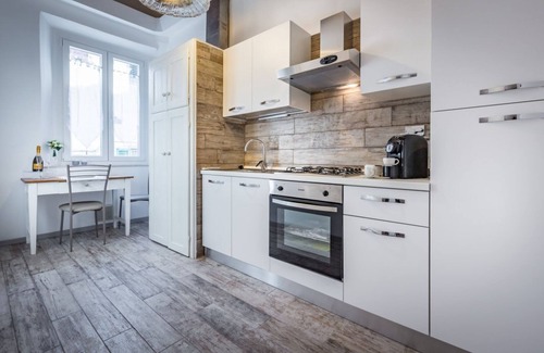 Isolotto Apartment | A house on the Florentine riverside by Mmega