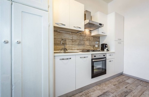 Isolotto Apartment | A house on the Florentine riverside by Mmega