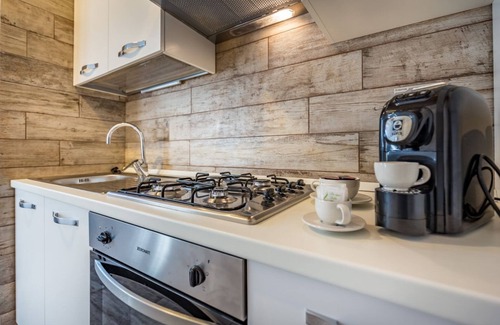 Isolotto Apartment | A house on the Florentine riverside by Mmega