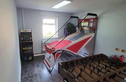 Bont Newydd House | A Huge Holiday Home. When SIZE is important.