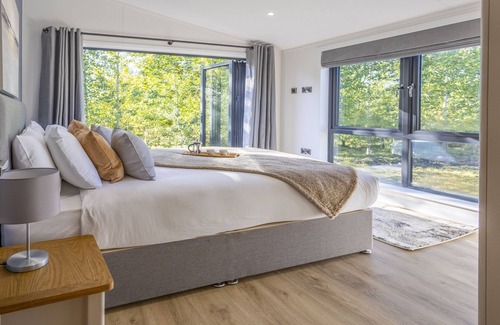 Wombleton Cottage | A keld spring lodge retreat that sleeps 6 guests in 3 bedrooms
