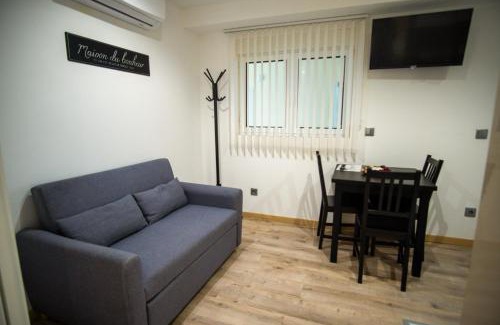 Le Pin Apartment | A L'Ombre du Pin "12" - Cozy Studio near Disneyland and Paris, 1-2 Guests