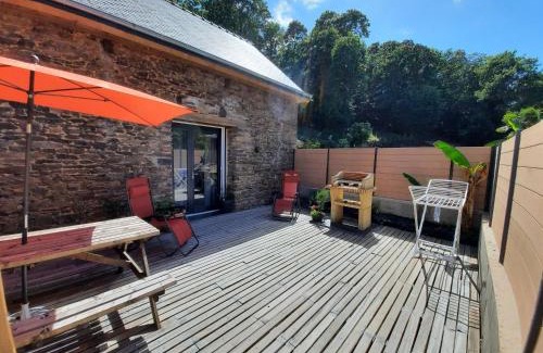 Saint-Malon-sur-Mel House | A La Mémoire de Merlin " Gîte Le Miroir Aux Fées "