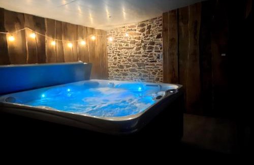 Saint-Malon-sur-Mel House | A La Mémoire de Merlin " Gîte Le Miroir Aux Fées "