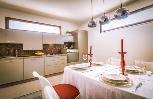 Avola Apartment | A la maison . .