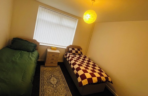 Liverpool House | A larger room with 2 single beds