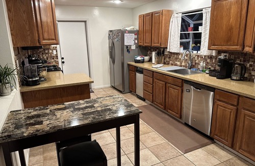 Simi Valley House | A little Coast, Mountain & Country! Safe, clean & convenient.