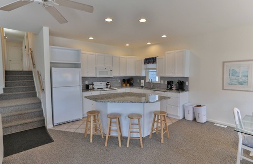 North End House | A+ Location! New kitchen-Family Friendly-Sleeps 12. Many amenities!-3 park spots