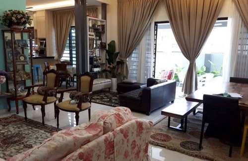 Tersusun Batu 5 House | A luxurious homestay located just 800m from Lost World of Tambun, Ipoh