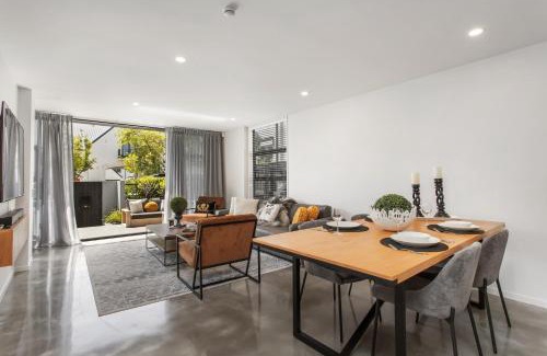 Christchurch City Centre Apartment | A luxurious Retreat Sleeps 6