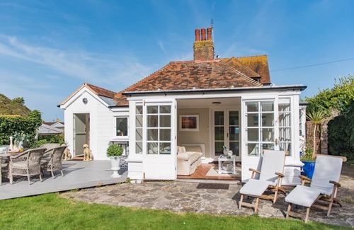 Martin House | A luxury coastal holiday home with panoramic views of the English Channel