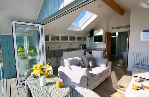 Gorran Haven Ski Chalet | A luxury one-bedroomed chalet with sea views.