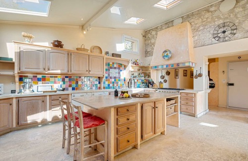 Orgon House | A magnificent property in the Alpilles oozing with the charm of Provence – Sleeps 18