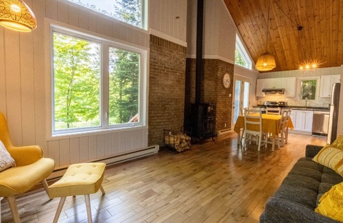 Lac-Sergent Ski Chalet | A magnificent rustic chalet, renovated up to date, where tranquility reigns.