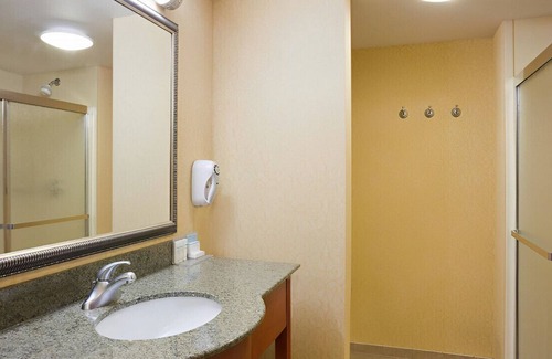 Lino Lakes House | A Memorable Experience w/ Our Lovely King Room