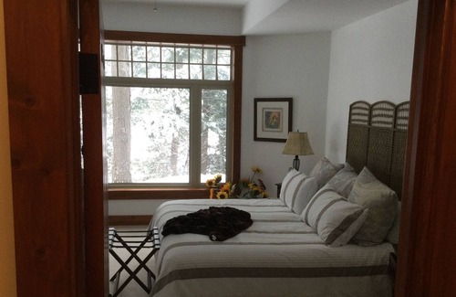 Muskoka Lakes Cottage | A Mix of Privacy, Pristine Views and Elegant Sophistication