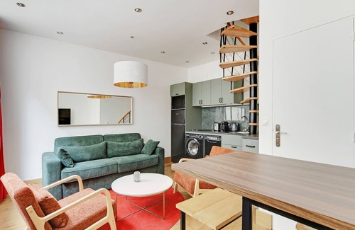 Quartier des Grandes-Carrieres Apartment | A Nice Duplex in Montmartre