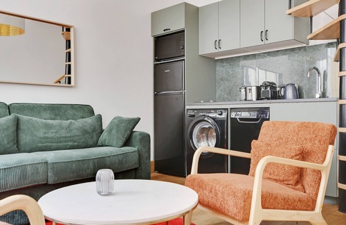Quartier des Grandes-Carrieres Apartment | A Nice Duplex in Montmartre