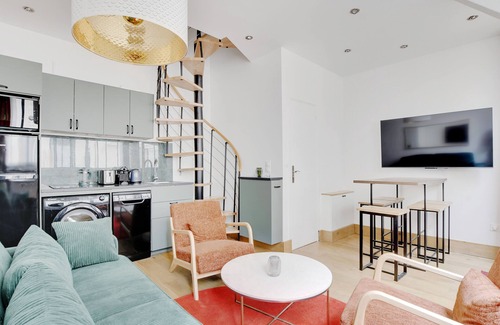 Quartier des Grandes-Carrieres Apartment | A Nice Duplex in Montmartre