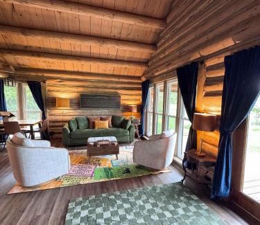 Shelbyville House | A Novel Stay 3 bed 2 bath log cabin in Shelbyville, IL