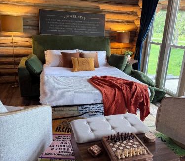 Shelbyville House | A Novel Stay 3 bed 2 bath log cabin in Shelbyville, IL