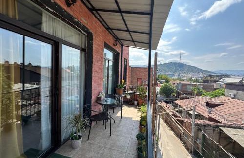 Avlabari Apartment | A p a r t m e n t AnnaMari O l d T b i l i s i