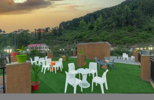 Fagu Apartment | A Party House Kufri I Vacations I Conference I MICE I Family Events I Open Air Terrace I Sky Bonfire I Wooden Rooms With Pvt Balconies I by Exotic Stays