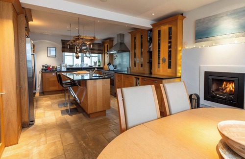 Newport House | A peaceful retreat for 12 by the sea - incredible coastal luxury