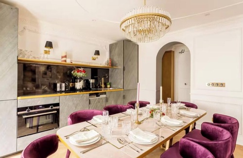 Quartier de la Place-Vendome Apartment | A PERFECT BLEND OF HISTORIC PARISIAN CHARM & MODERN COMFORT -ST GEORGE - 3 BEDS