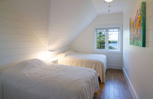 Rosseau House | A perfect combination of luxury and nature! Located in the peaceful north end of Rosseau.