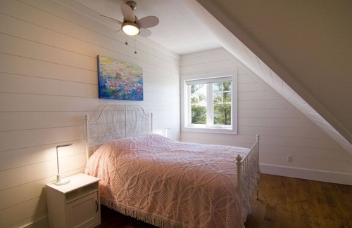 Rosseau House | A perfect combination of luxury and nature! Located in the peaceful north end of Rosseau.