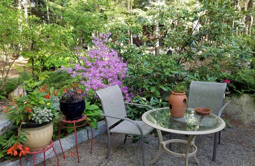 Holden Cottage | A perfect place for a couples getaway! Picturesque Lakefront cottage.