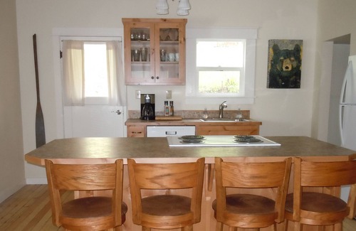 Harrison Cottage | A Place For Family And Friends To Gather And Enjoy The Splendors Of The Lake.
