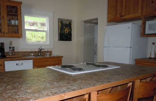Harrison Cottage | A Place For Family And Friends To Gather And Enjoy The Splendors Of The Lake.