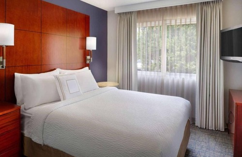 Alpharetta Hotel | A Place You'll Surely Enjoy! Full Kitchen, Free Breakfast, Pets Allowed