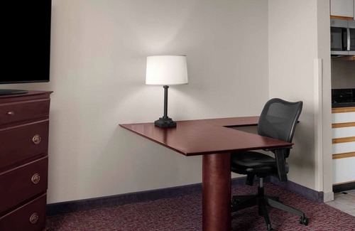 East Lake Hills Hotel | A Place You'll Surely Enjoy! Relaxing Studio Suite w/ Complimentary Breakfast!