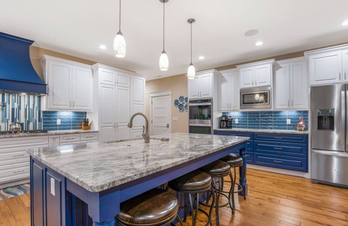 Osage Beach House | A PRIME location, Large 5Bd 4.5 Ba Home in the heart of OSAGE BEACH; pool & dock