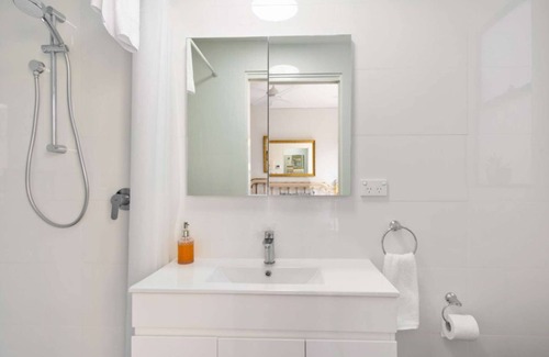 Forest Lodge House | A Private Garage Suite in Forest Lodge