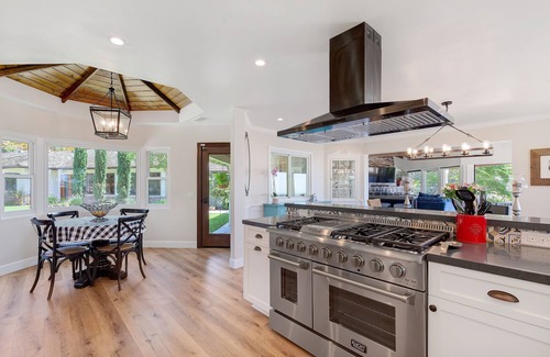 Mount Helix House | A private oasis to relax and play in the comfort of a gated 2-acre estate.
