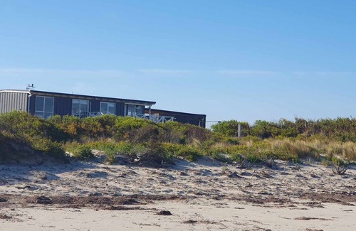 Allestree House | A private paradise by the sea