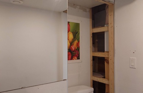 Richmond Hill House | A Private room and bathroom at PandaMotelDotCom