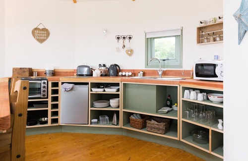 Ryde RV Rental | A quaint, traditional hut in the heart of the Isle of Wight countryside.