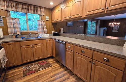 Pocono Pines House | A quaint wooded lakefront home with private beach!