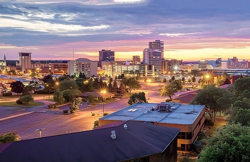 Mishawaka Hotel | A quick drive away from Potawatomi Zoo! Kid-friendly Accommodation! Indoor Pool!