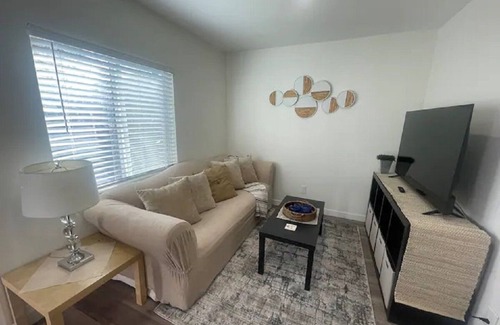 Moreno Valley House | A Quiet business/family vacation with fast wi-fi