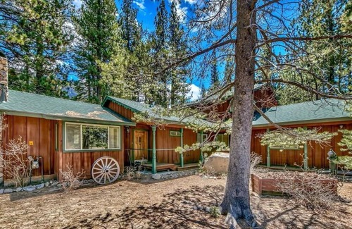 Al Tahoe House | A Quintessential River Cabin LX45
