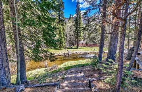 Al Tahoe House | A Quintessential River Cabin LX45