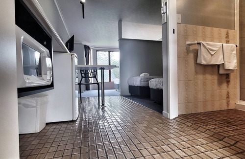 Newtown Hotel | A Raceview Motor Inn
