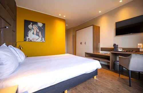 Vlissingen Hotel | A Relaxing Beachfront Stay with Onsite Dining, Just Steps from Vlissingen’s Best
